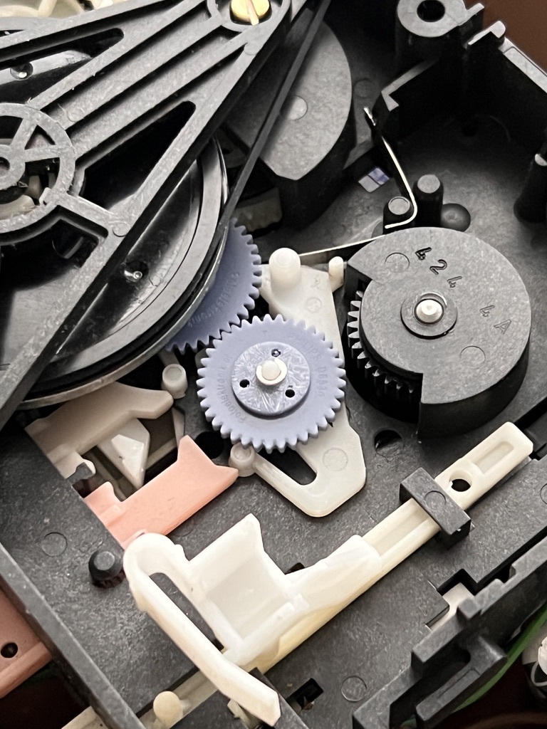 Here's a photo of the installed gears in the Magnavox D7140. I had to drill the hole bigger, and install a C-Clip to hold the gear in place.
